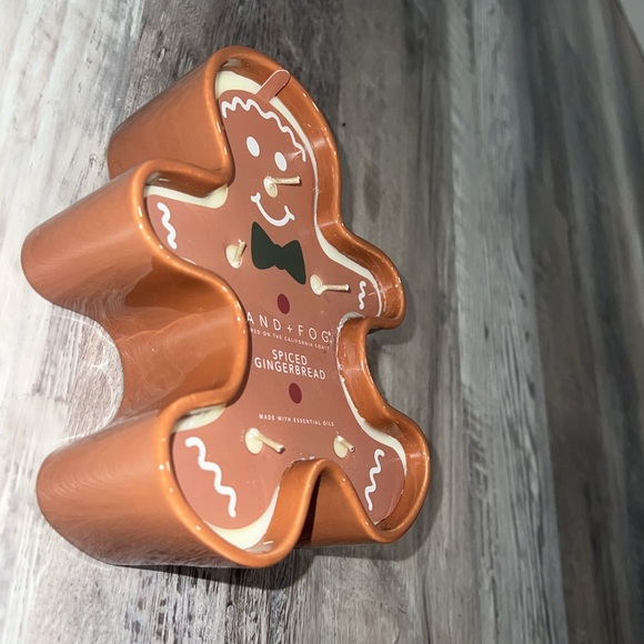 Sand & Fog gingerbread candle 15 oz. NWT - Picture 2 of 5